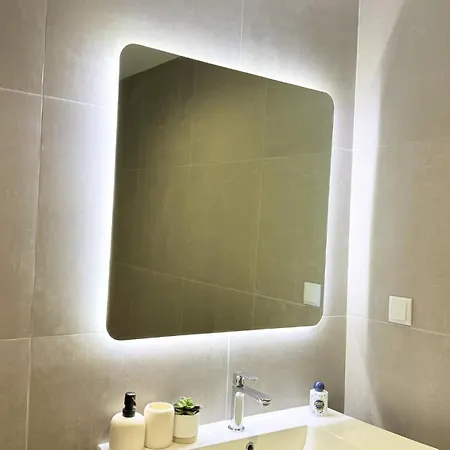 Modern Comfortable In The Center شقة *