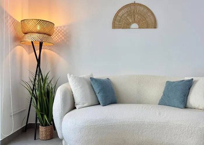 Modern Comfortable In The Center 아파트 *